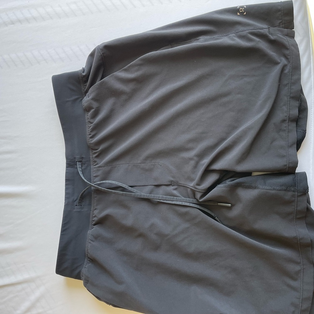 SIZE Medium Lululemon THE short. 7 inch inseam zipper pocket and shirt